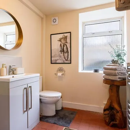 Cosy, Cottage Style Apartment In Peak District Glossop Exterior photo